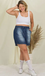 Load image into Gallery viewer, Women&#39;s Plus Denim Frayed Hem Shorts
